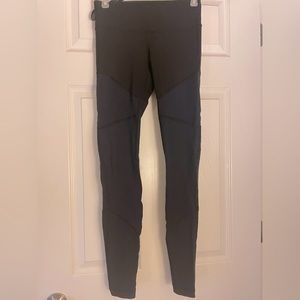 Lulu, size 4, mid rise leggings